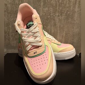 NWOB Nike Women’s Size 8 Air Force 1 in Shadow Arctic Punch Volt